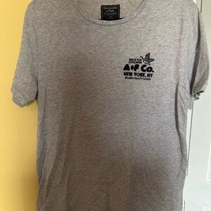 Men’s Abercrombie and Fitch medium gray short sleeve t-shirt